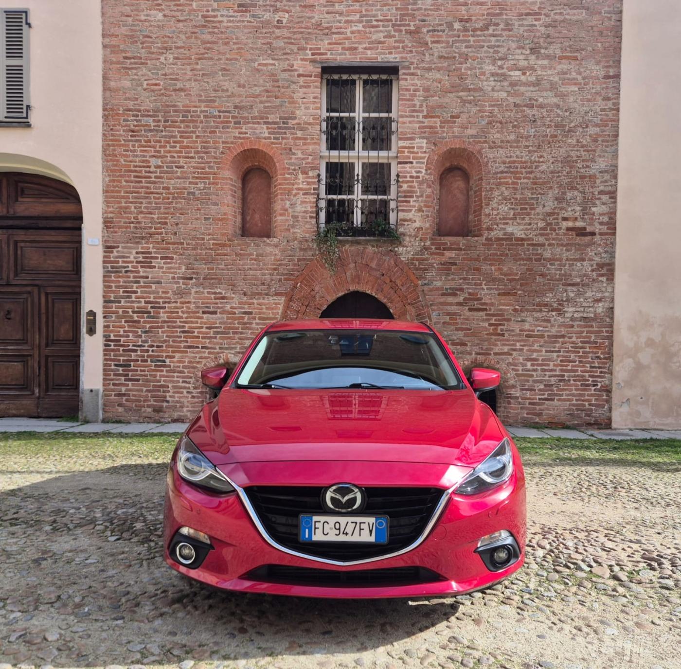 - MAZDA 3