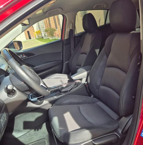 - MAZDA 3