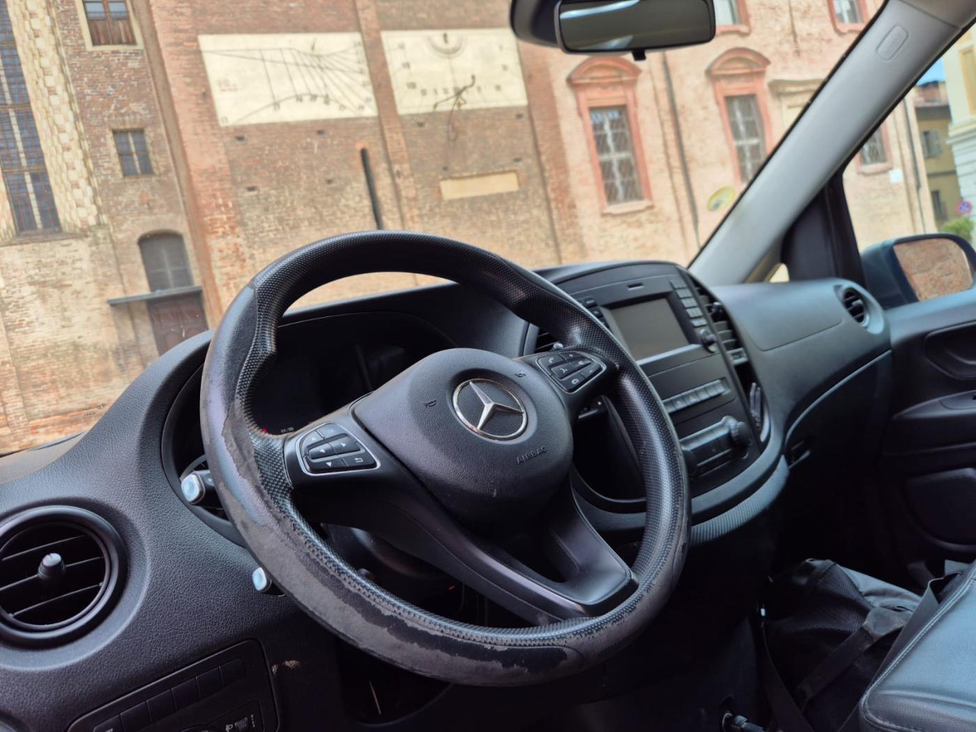 - MERCEDES VITO 4WD