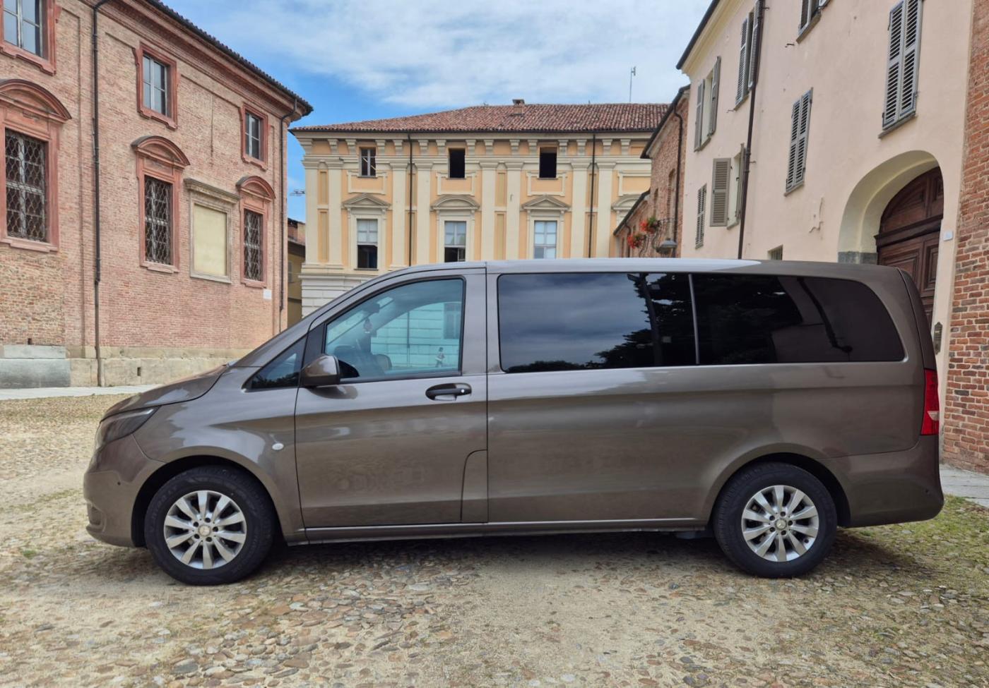 - MERCEDES VITO 4WD